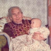 meine Uroma und ich (Taufe 1976)